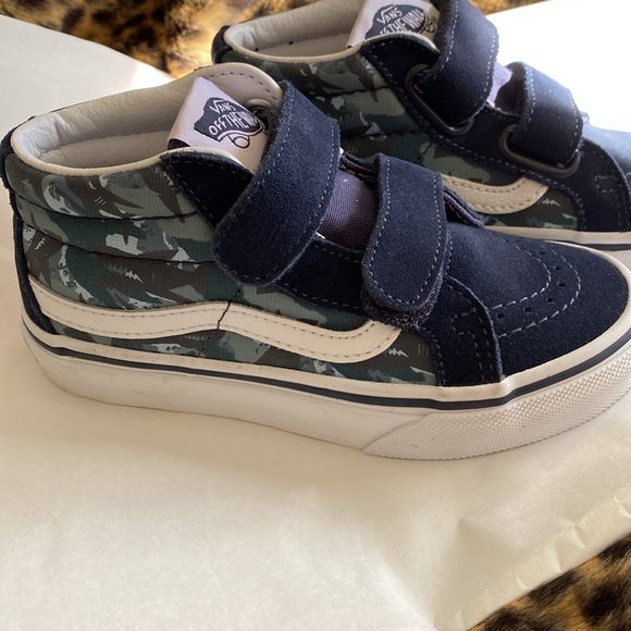 Brand new boys 10.5 high top Velcro vans - Picture 3 of 6